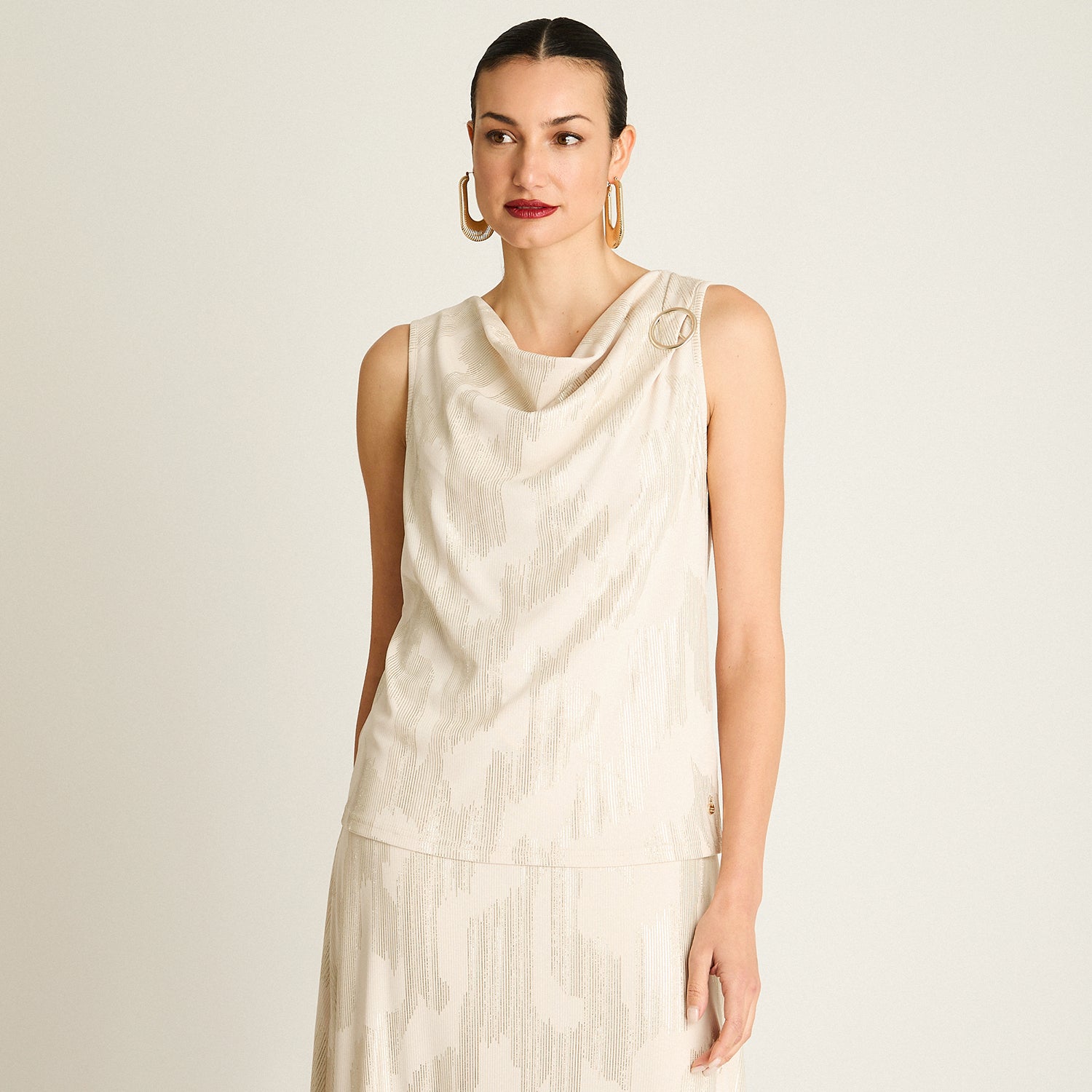 Polera Beige Sin Mangas con Argolla